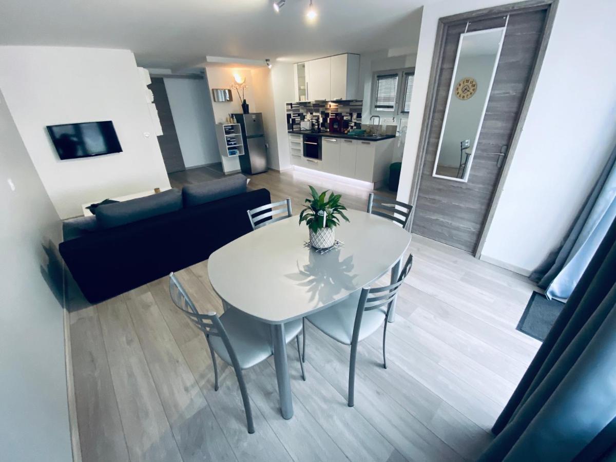 Toul Appartement Entier Avec Parking Prive Au Calme Cosy A Etage Avec Balcon Exterior foto
