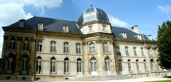 Toul Appartement Entier Avec Parking Prive Au Calme Cosy A Etage Avec Balcon Exterior foto